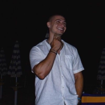 Simone Pelos